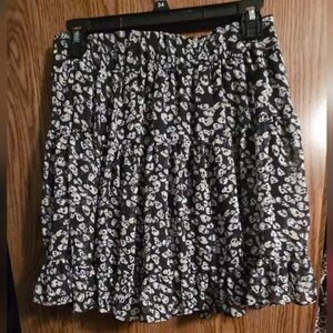 SKULLS-Hot Topic Royal Bones Black and White Skull A-Line Skirt Size M